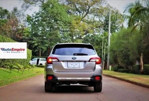 SUBARU OUTBACK - Image 3