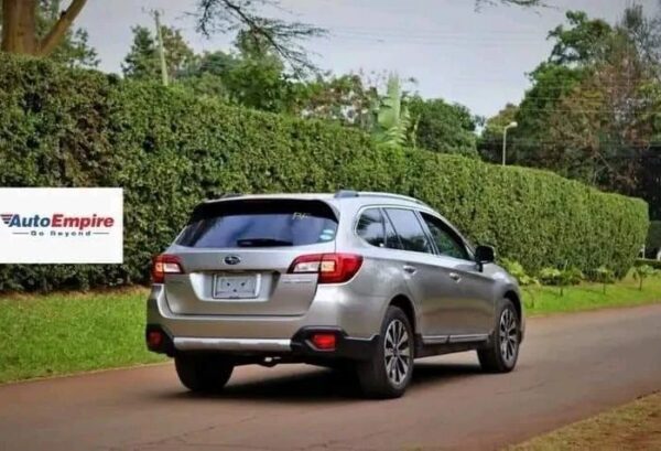 SUBARU OUTBACK - Image 4