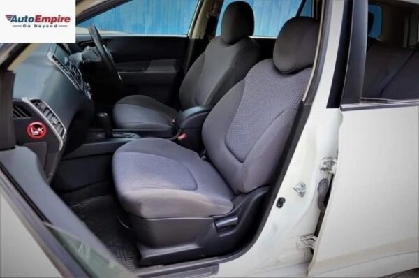 Nissan Wingroad - Image 10