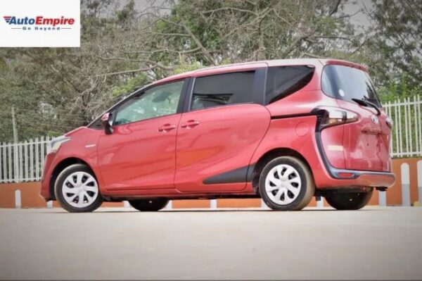 Toyota Sienta - Image 9