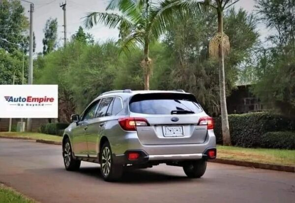 SUBARU OUTBACK - Image 2