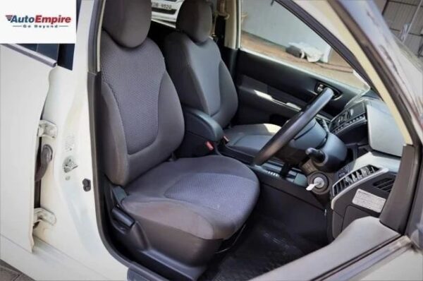 Nissan Wingroad - Image 5