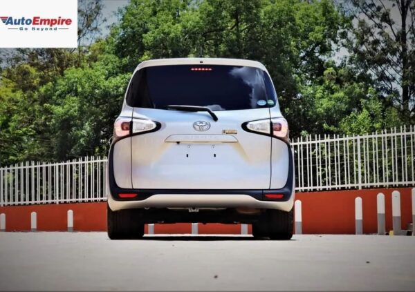 Toyota Sienta - Image 5