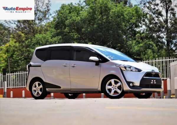 Toyota Sienta - Image 9