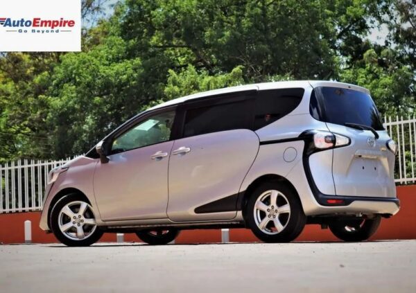 Toyota Sienta - Image 2