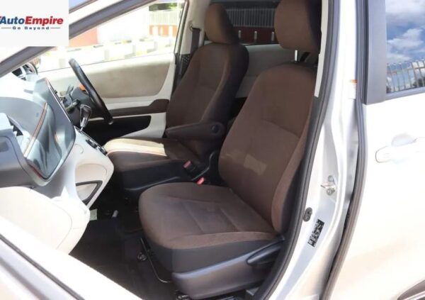 Toyota Sienta - Image 3