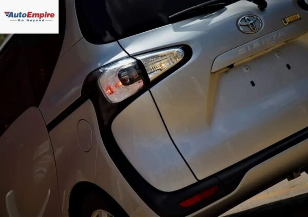 Toyota Sienta - Image 8