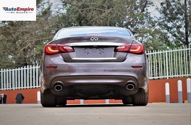 2017 NISSAN INFINITY FUGA