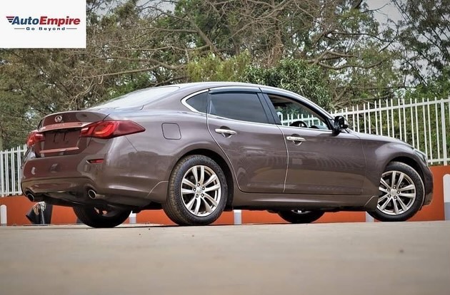 2017 NISSAN INFINITY FUGA
