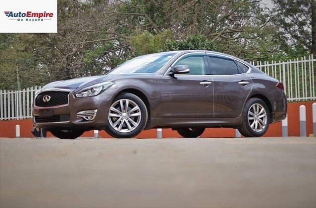 2017 NISSAN INFINITY FUGA