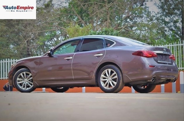 2017 NISSAN INFINITY FUGA