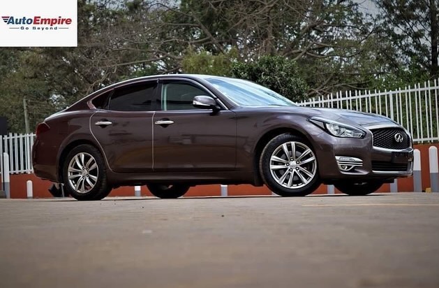 2017 NISSAN INFINITY FUGA