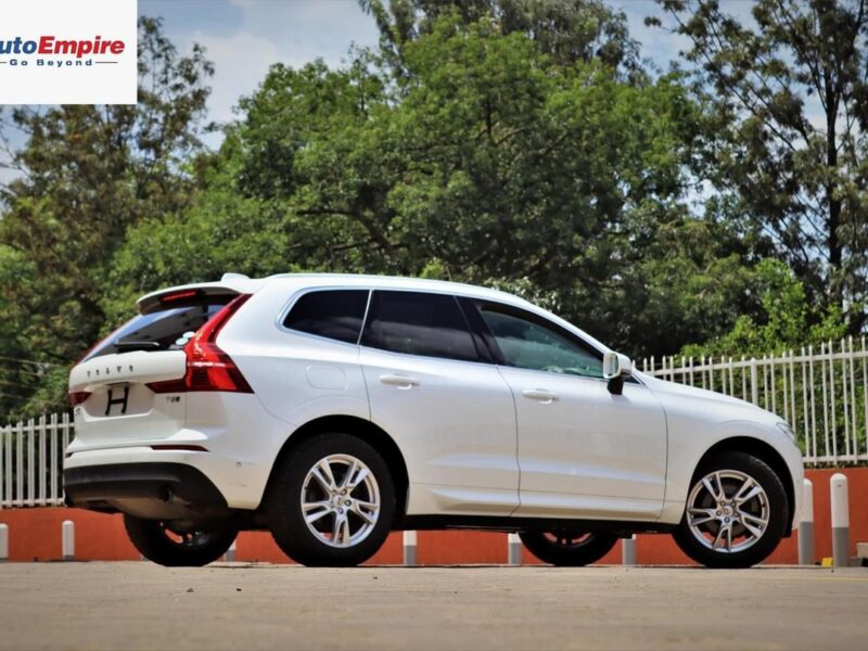 2018 VOLVO XC60 - White