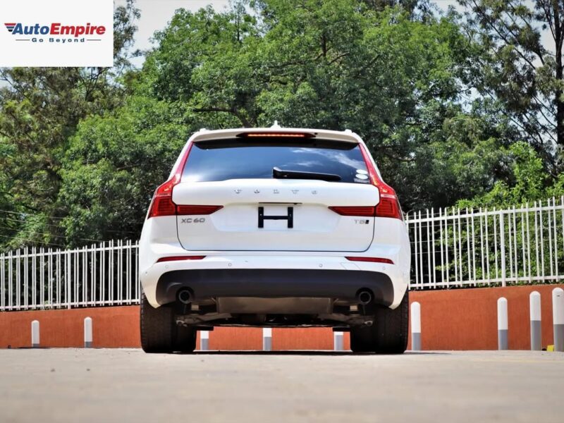 2018 VOLVO XC60 - White