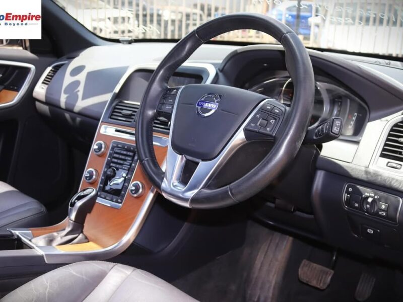 2017 Volvo XC60 D4 NAVY BLUE