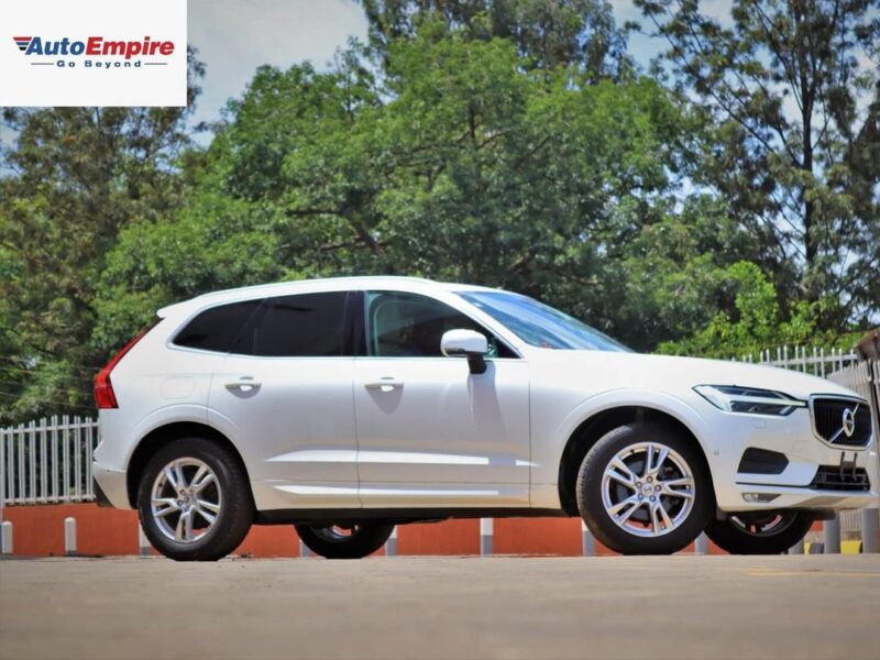 2018 VOLVO XC60 - White