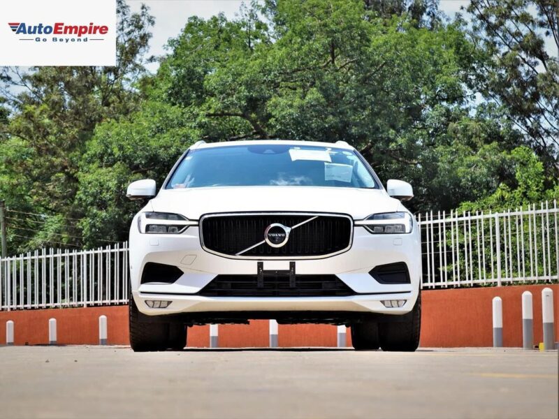 2018 VOLVO XC60 - White