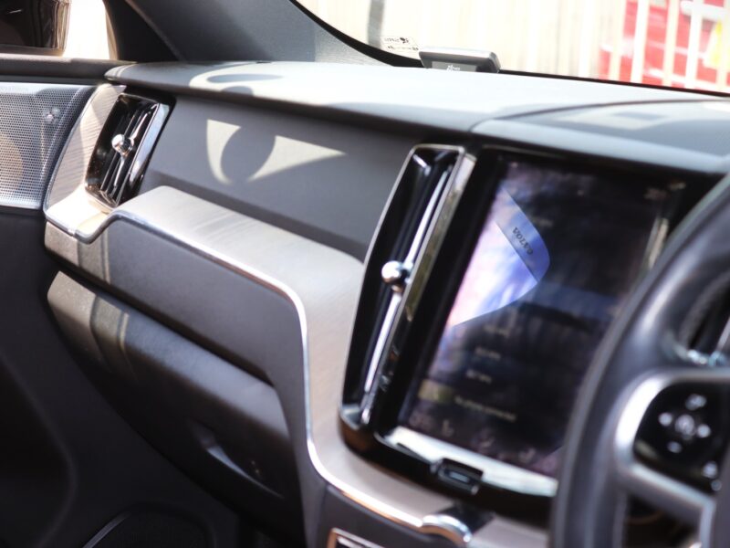 2017 Volvo XC60 T8 Inscription Hybrid