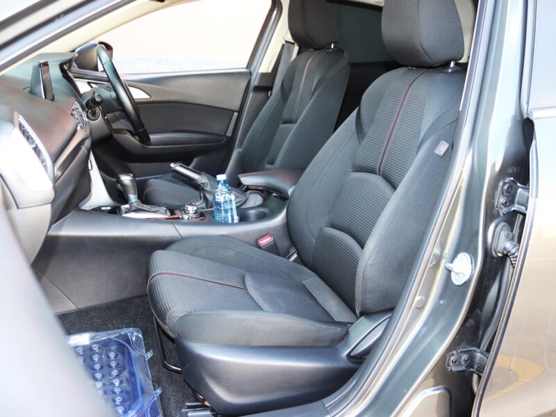 2016 Mazda Axela