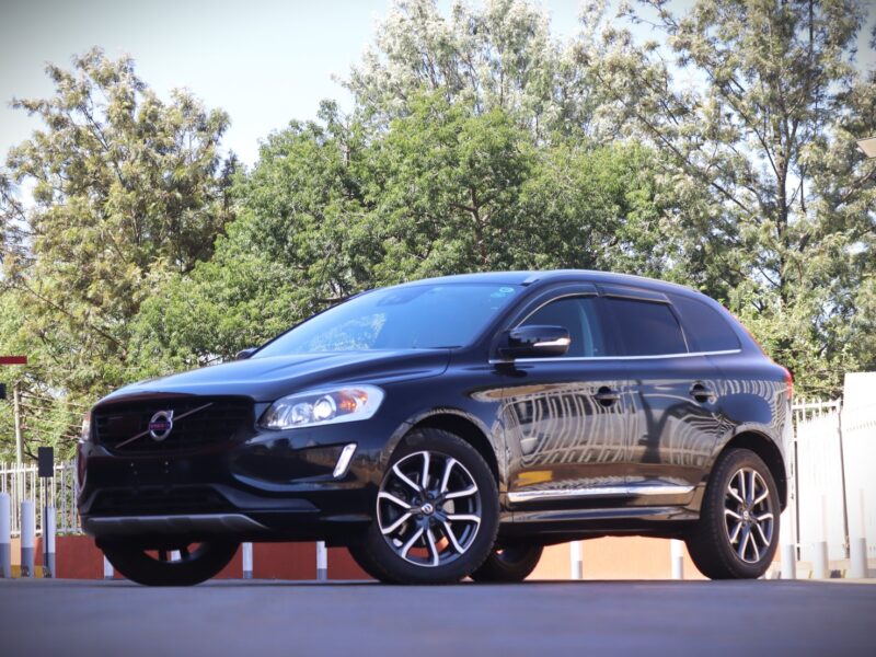 Volvo XC60 T5 (New Shape) with Sunroof