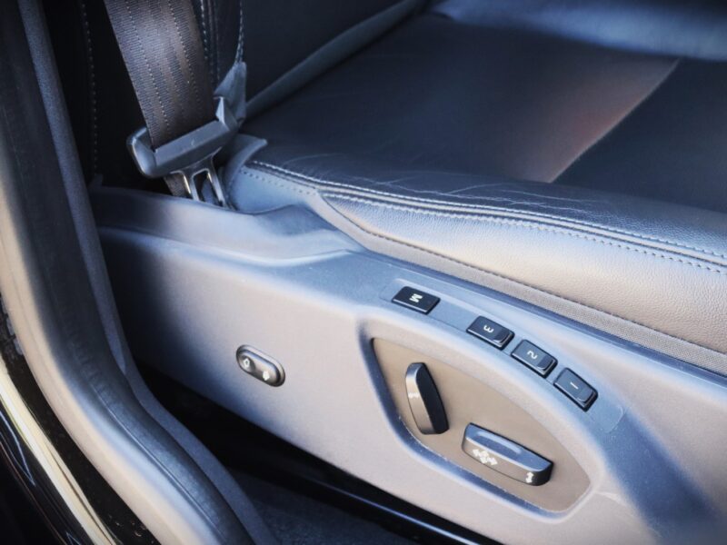 Volvo XC60 T5 (New Shape) with Sunroof