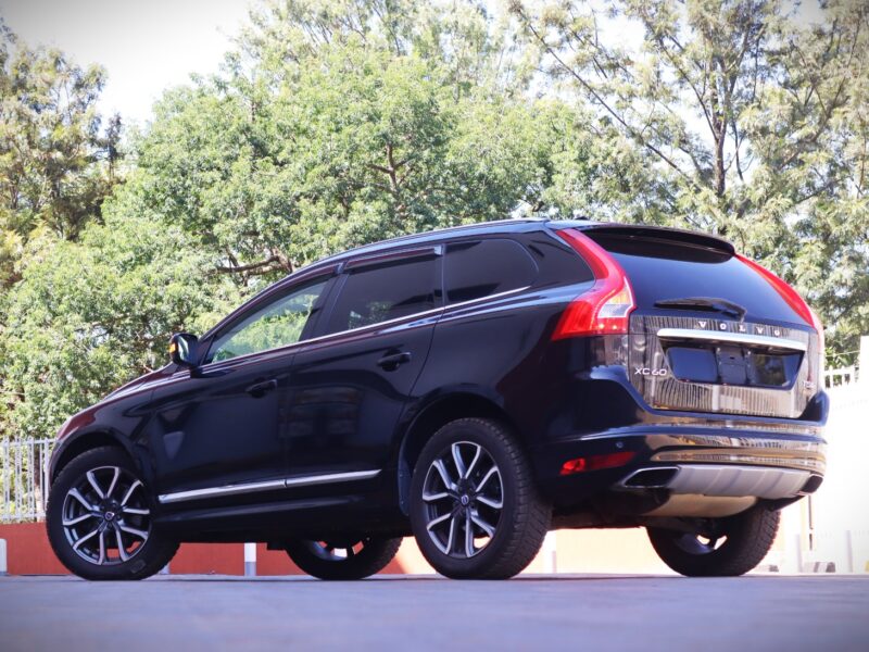 Volvo XC60 T5 (New Shape) with Sunroof