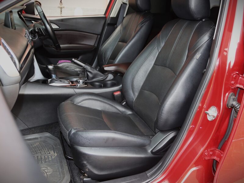2016 Mazda Axela