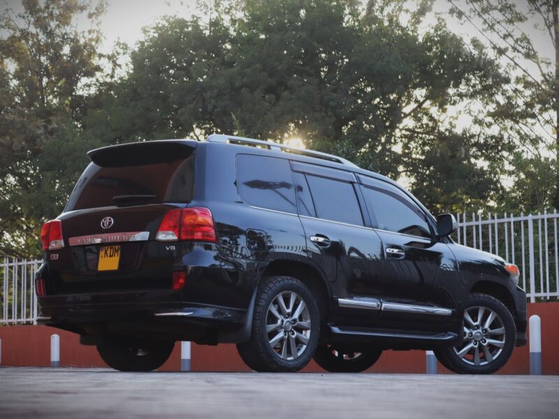 2017 LAND CRUISER V8 ZX