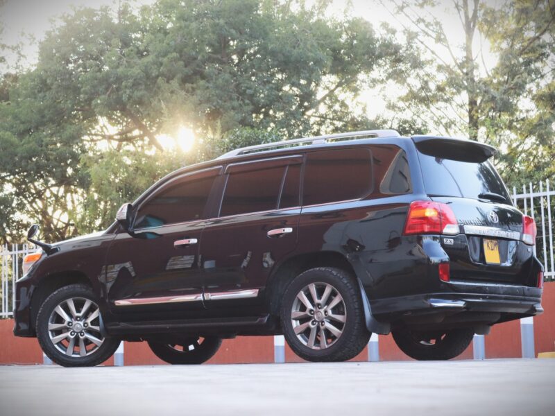 2017 LAND CRUISER V8 ZX