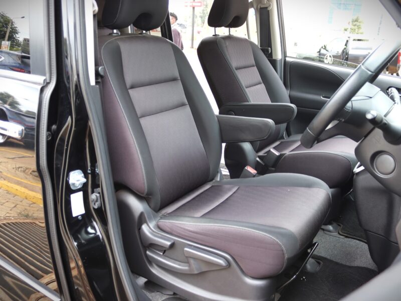 2017 Nissan Serena Hybrid
