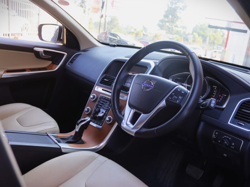 2017 Volvo XC60 D4