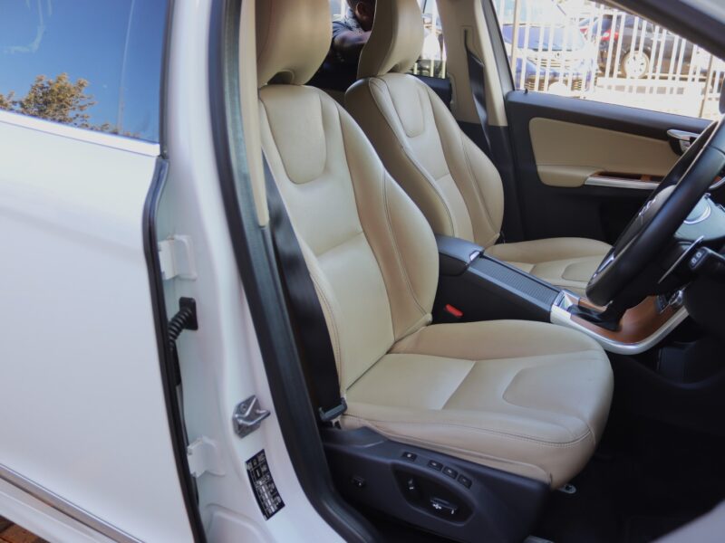 2017 Volvo XC60 D4