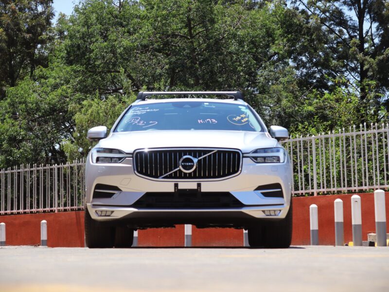 The 2018 Volvo XC60 T5 with Sunroof
