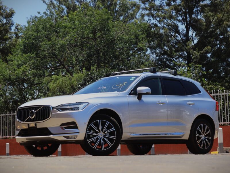 The 2018 Volvo XC60 T5 with Sunroof