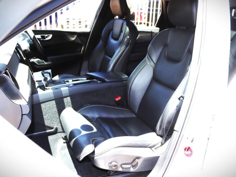 The 2018 Volvo XC60 T5 with Sunroof
