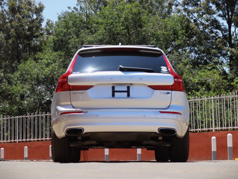The 2018 Volvo XC60 T5 with Sunroof