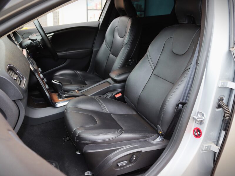 2017 Volvo V40 D4 - Silver