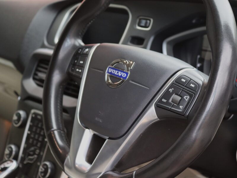 2016 Volvo V40 T4 Wine Red