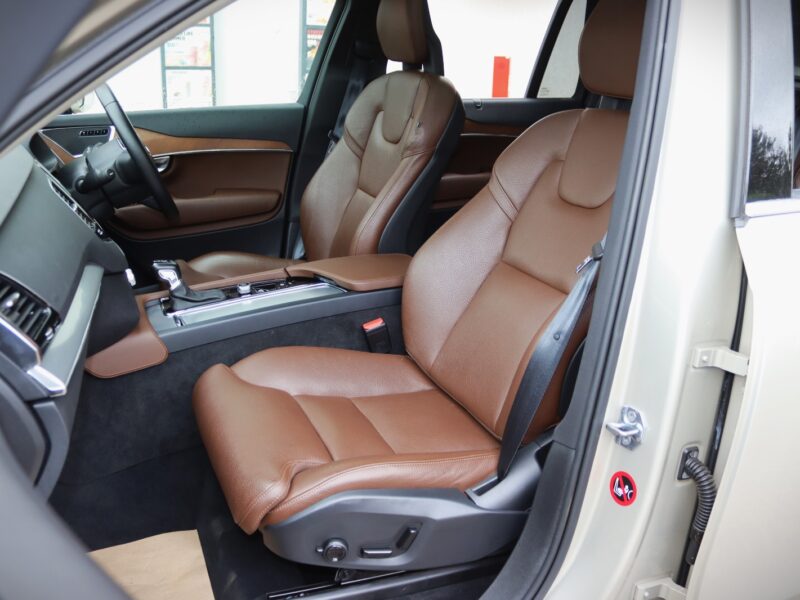 2017 Volvo XC90 T5 – Luxury, Power & Safety