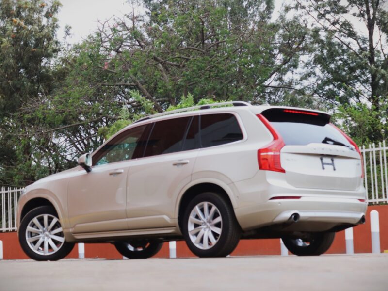2017 Volvo XC90 T5 – Luxury, Power & Safety