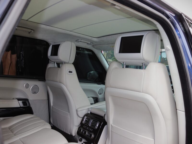 2018 Range Rover Autobiography 4.4L – Power, Luxury & Prestige