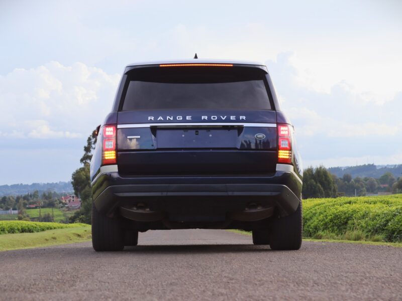 2018 Range Rover Autobiography 4.4L – Power, Luxury & Prestige