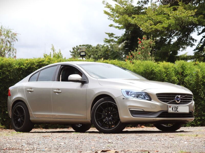 2014 Volvo D2 – Smart, Efficient, and Scandinavian Sleek