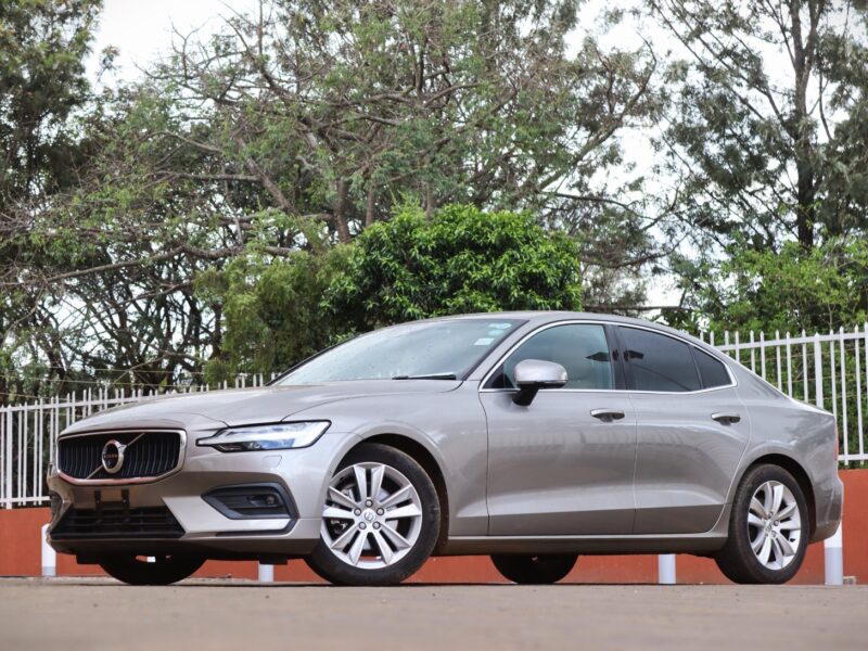 2019 Volvo S60 T4 – Sporty, Safe & Sophisticated Sedan 🚗✨
