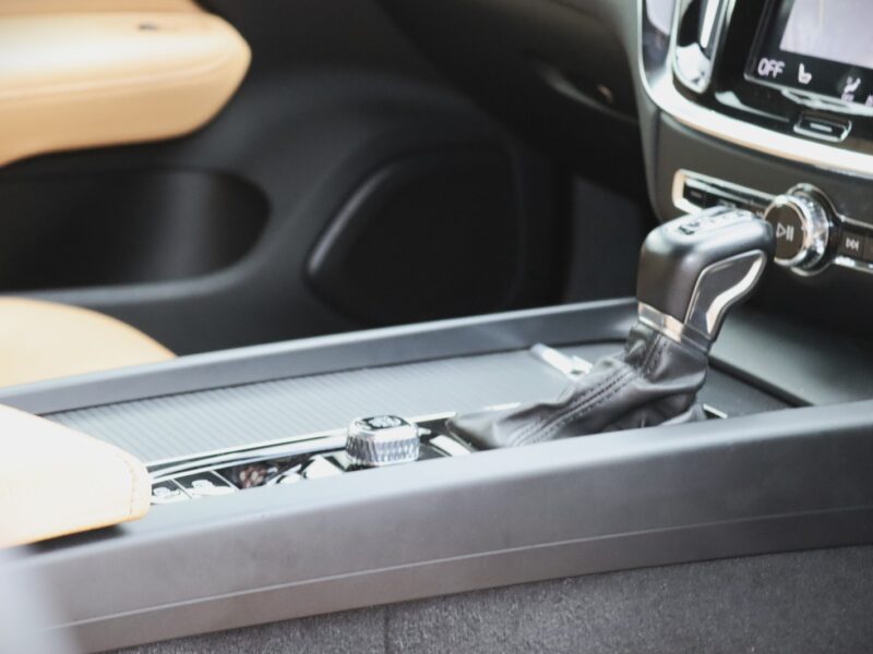2019 Volvo S60 T4 – Sporty, Safe & Sophisticated Sedan 🚗✨