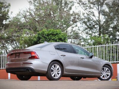 2019 Volvo S60 T4 – Sporty, Safe & Sophisticated Sedan 🚗✨