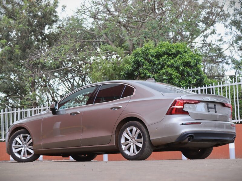2019 Volvo S60 T4 – Sporty, Safe & Sophisticated Sedan 🚗✨