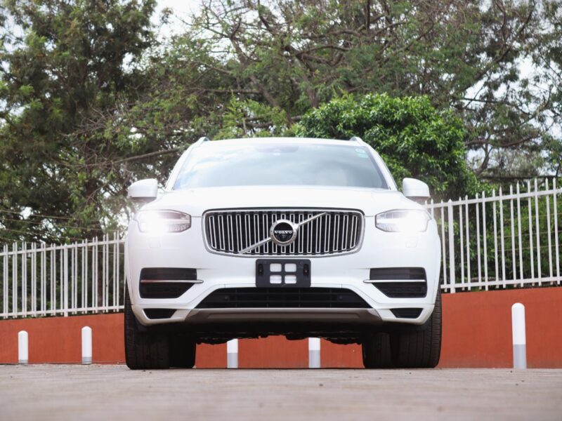 2019 Volvo XC90 T8 Plug-in Hybrid – Luxury, Power & Sustainability 🔋🚙