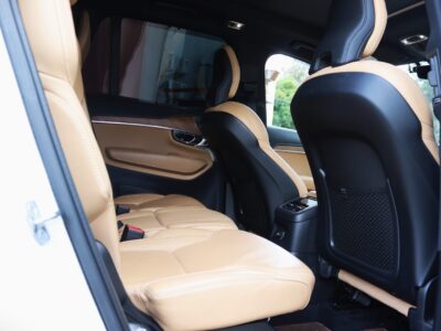 2019 Volvo XC90 T8 Plug-in Hybrid – Luxury, Power & Sustainability 🔋🚙