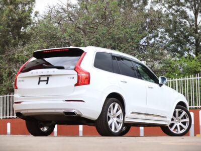 2019 Volvo XC90 T8 Plug-in Hybrid – Luxury, Power & Sustainability 🔋🚙